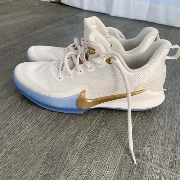 nike mamba focus metallic gold